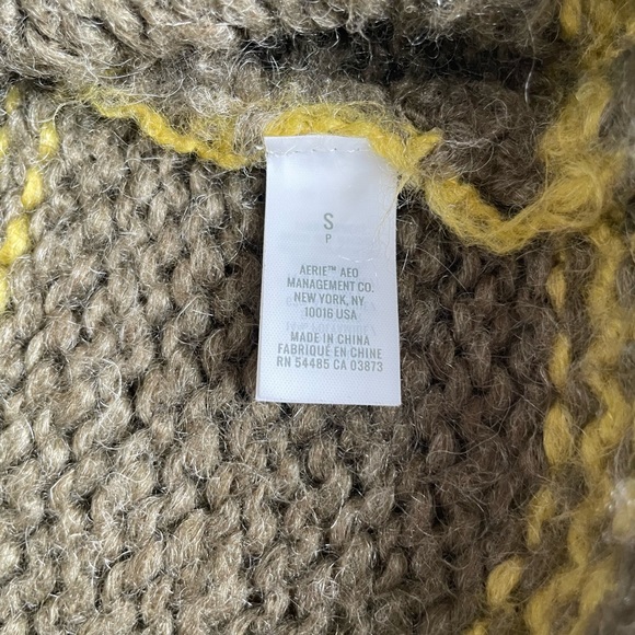 Woman’s Aerie sweater - Picture 2 of 4